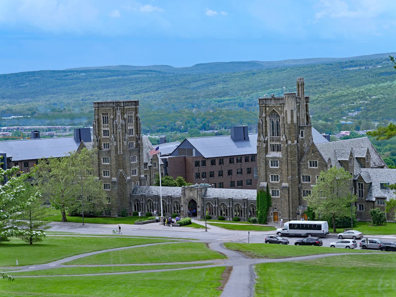 La universidad de Cornell cierra el campus de Ithaca después de detectar casi 500 casos de covid-19 