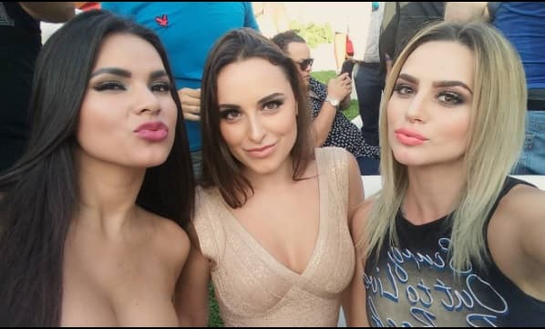 Autoridades migratorias irrumpen en una fiesta de Playboy en México para pedir papeles a las modelos