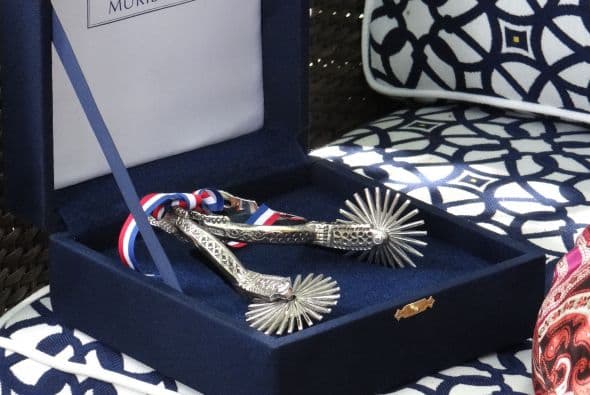 Estas espuelas fueron un regalo que Don Francisco le dio a 'Chente', plata pura desde Chile.