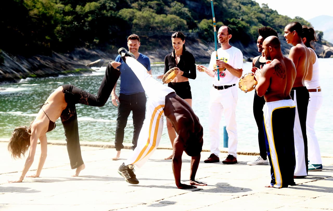 Tiene talento nato para la Capoeira.