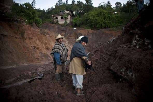 Santa María Tlahuitoltepec, que según el conteo de población del 2005 tenía 9,000 habitantes, es una municipalidad en la serranía de Oaxaca y la mayoría de la población habla la lengua indígena mixe.