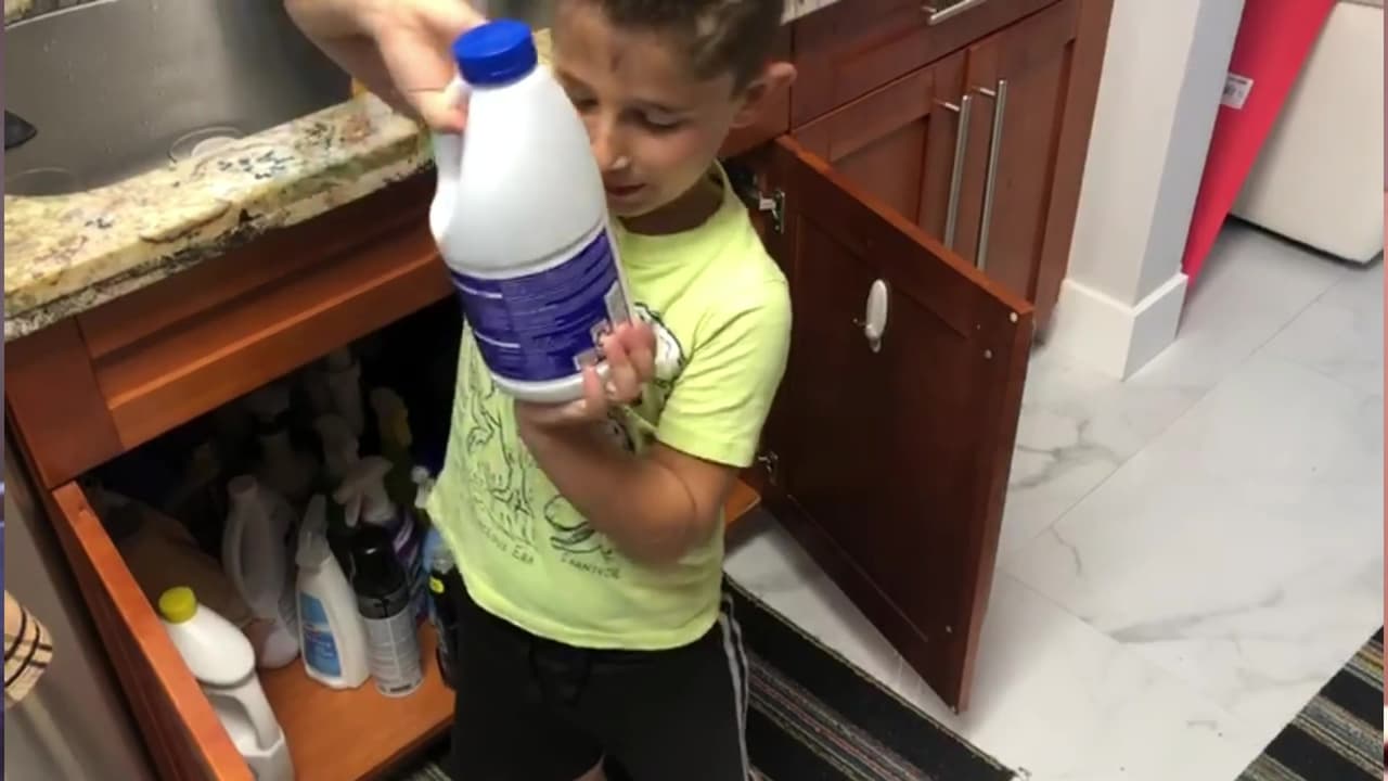 ¿Cómo debo darle el cloro a mi hijo?: una de las llamadas al centro de envenenamiento de Florida