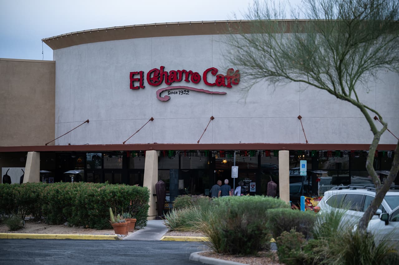 La pesquisa se extendió hasta 
<b>El Charro Café</b>, un comercio que solía ser frecuentado por la víctima.