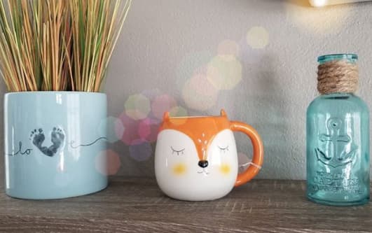 "En la vida hay pesadillas que no terminan al abrir los ojos o despertar a un nuevo día, pero aún así su misericordia se renueva cada mañana y su fidelidad es incomparable. ¡Te amo Señor!", escribió
<a href="https://www.univision.com/entretenimiento/celebridades/su-bebe-murio-a-los-8-meses-de-embarazo-esta-actriz-cuenta-su-trago-mas-amargo-fotos">Lorel</a> en esta imagen donde se pueden ver algunos adornos para el bebé.