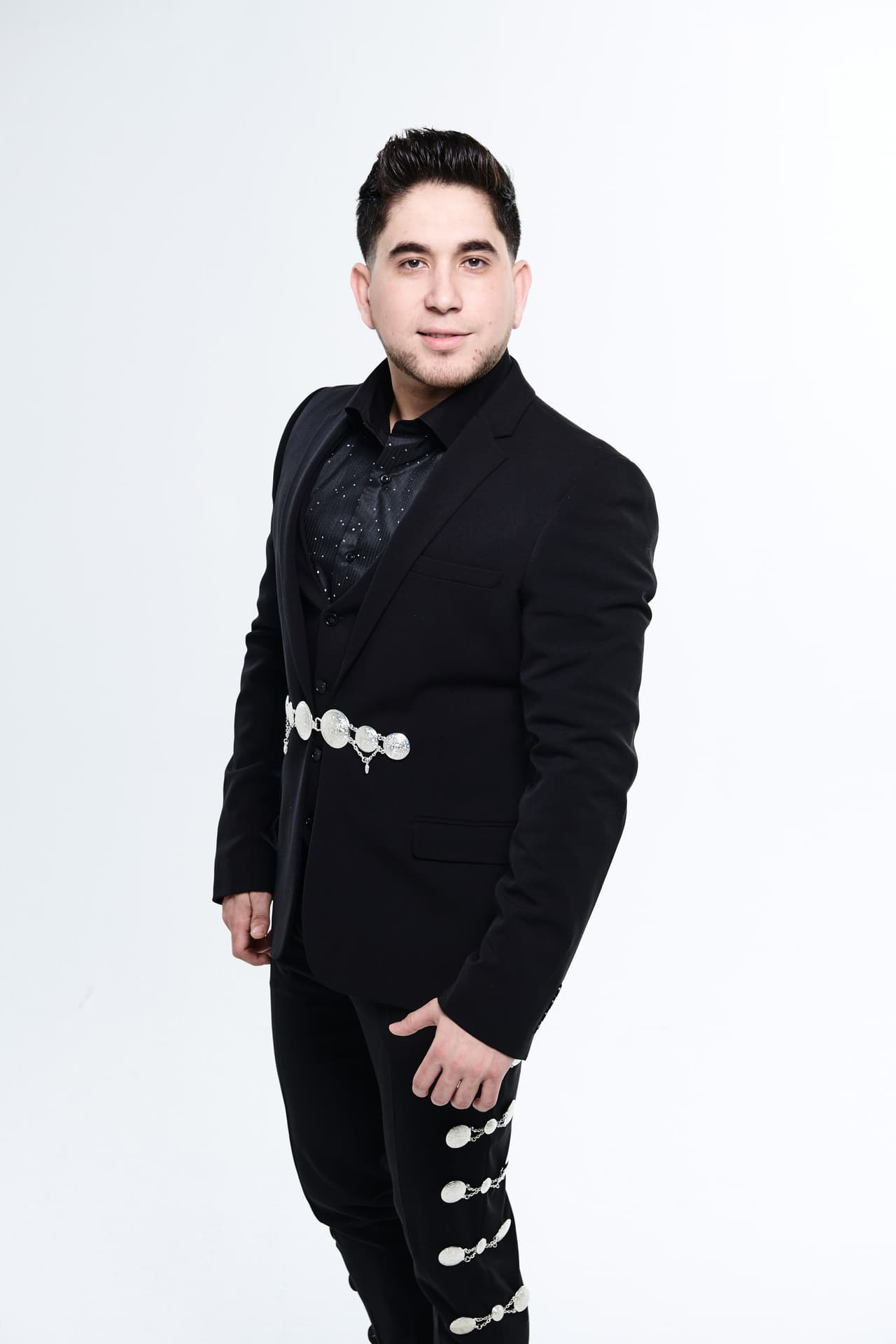 Tras haber sido nominado al Latin Grammy 2019 en la categoría Mejor Álbum de Música Ranchera/Mariachi, por su disco 'Mi persona preferida', ahora viene listo para conquistar a la audiencia de Mira Quién Baila All Stars.