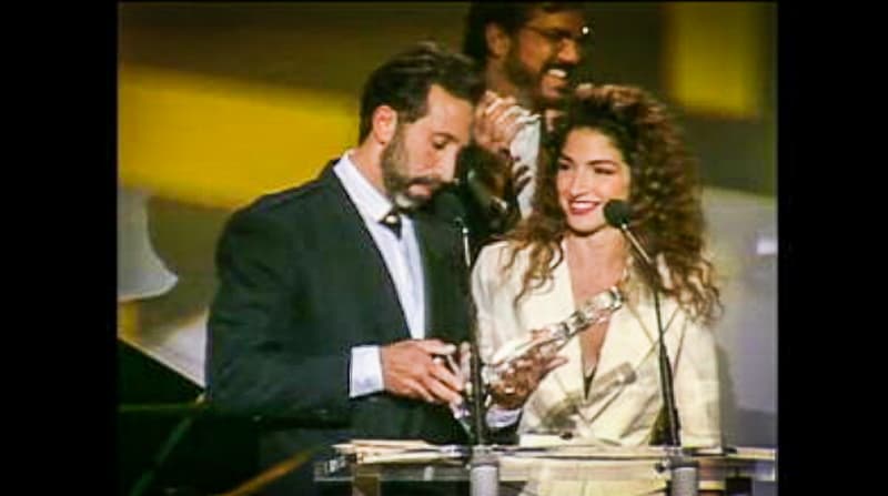 Por segunda ocasión consecutiva el premio al Artista Crossover del año fuer para Gloria Estefan.