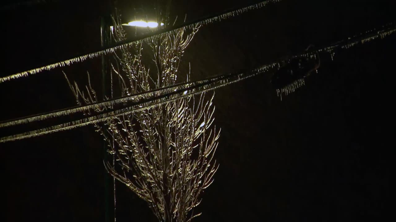 A nivel nacional, se informó, fueron más de 1,700 los vuelos cancelados. En Chicago, solamente el miércoles fueron suspendidos 11 vuelos.