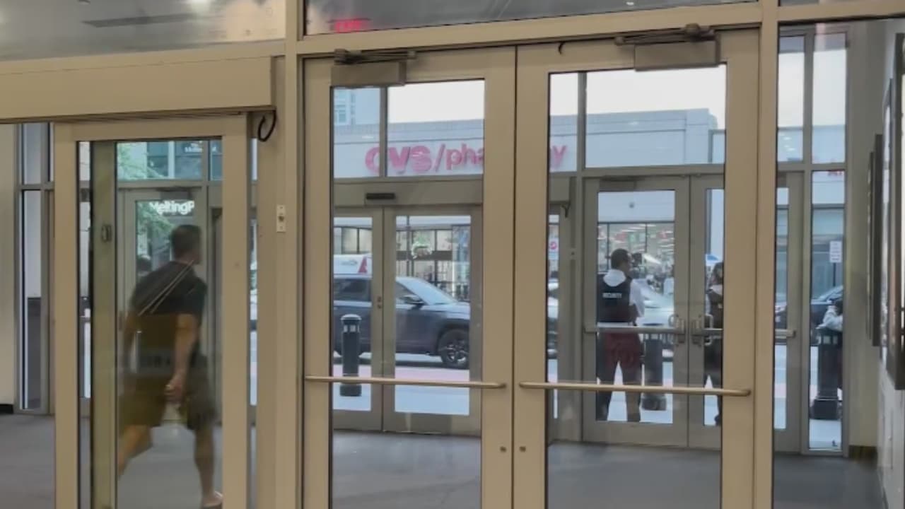 Hallan abandonado a un bebé en el baño de un supermercado en White Plains: permanece hospitalizado