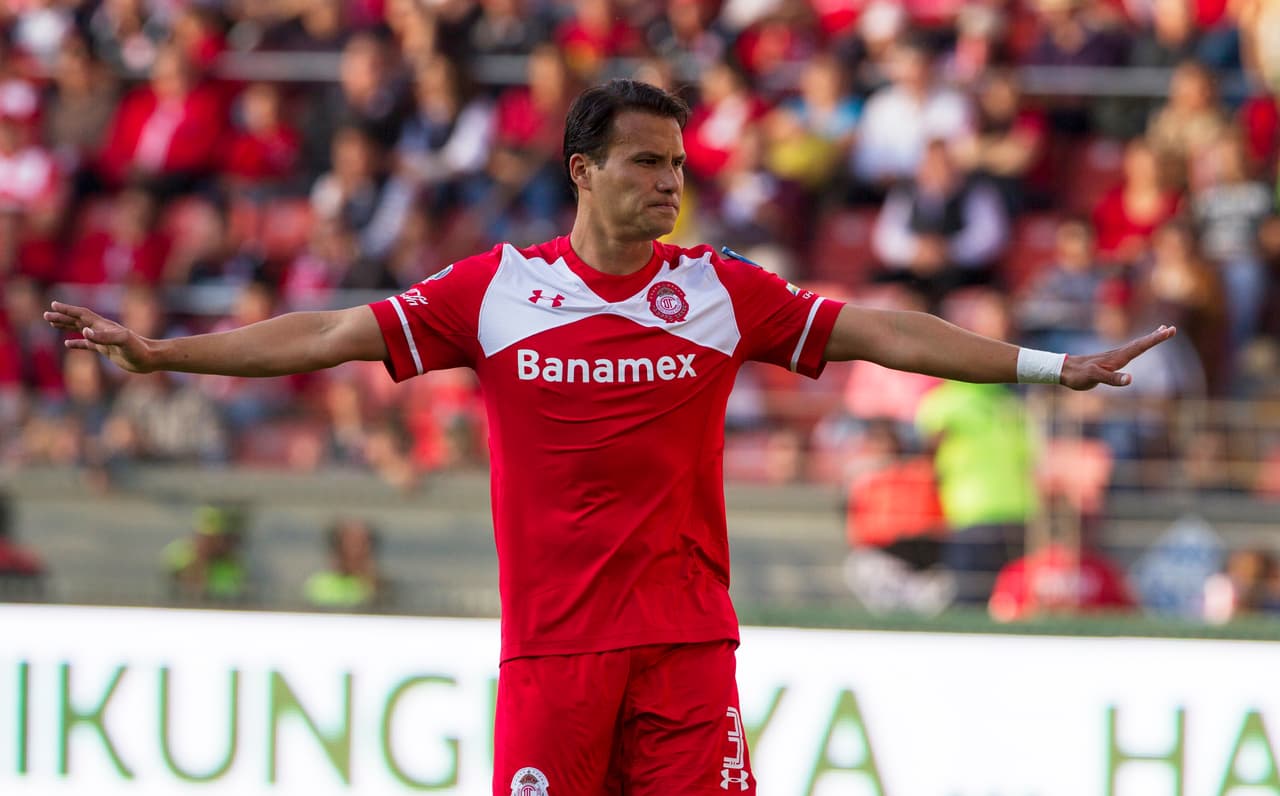 El defensor de Toluca está tomando un segundo aire en su carrera dejando en la banca a Jordan Silva, además de que tiene experiencia en eliminatoria y Mundiales.