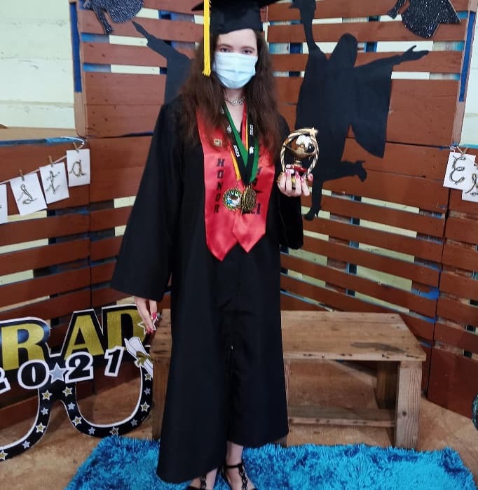 <b>Valeria Ortiz Méndez</b> — Preparatoria Antonio Domínguez
<br>
<br>"¡Felicidades Valeria por graduarte de 4to año de la escuela con honores!"