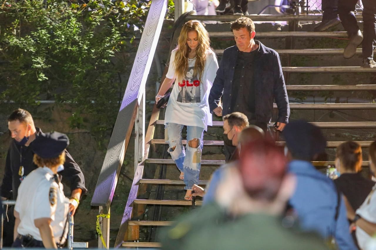 "
<b><a href="https://www.univision.com/famosos/jlo-y-ben-affleck-imitan-en-2021-las-fotos-que-les-tomaron-cuando-eran-novios-hace-20-anos-video" target="_blank">Se lo pasaron genial</a></b> y les encantó pasar el fin de semana juntos", continuó la fuente de E! News. 
<br>