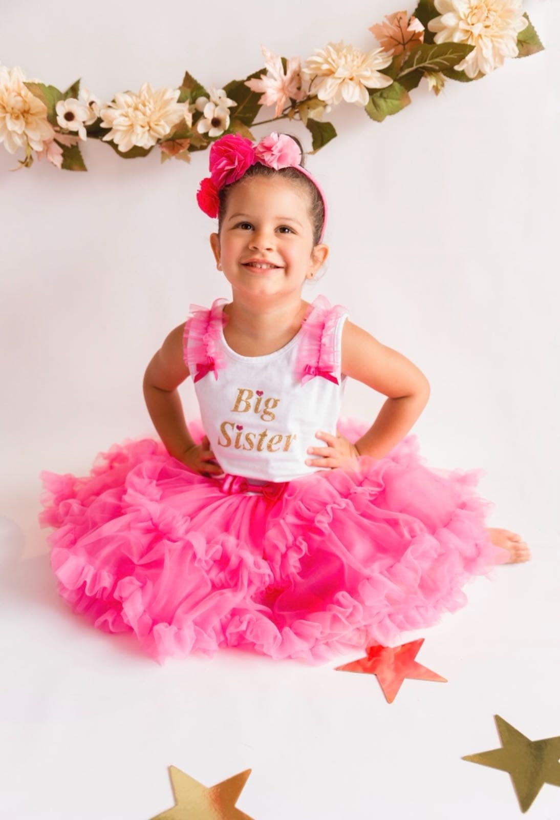 Anabella no podía quedar fuera de este festejo y se puso el traje de hermana mayor.