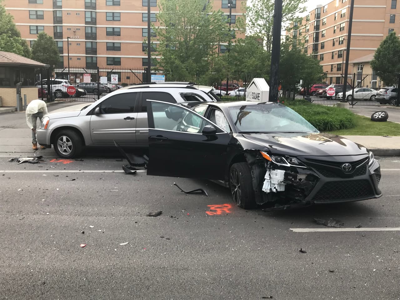 El tránsito vehicular estuvo cerrado por lo menos 6 horas, grúas se llevaron los carros retorcidos, algunos vecinos se preguntan si la niña se encontraba sentada en un asiento para bebes en el momento del percance. 
<br>