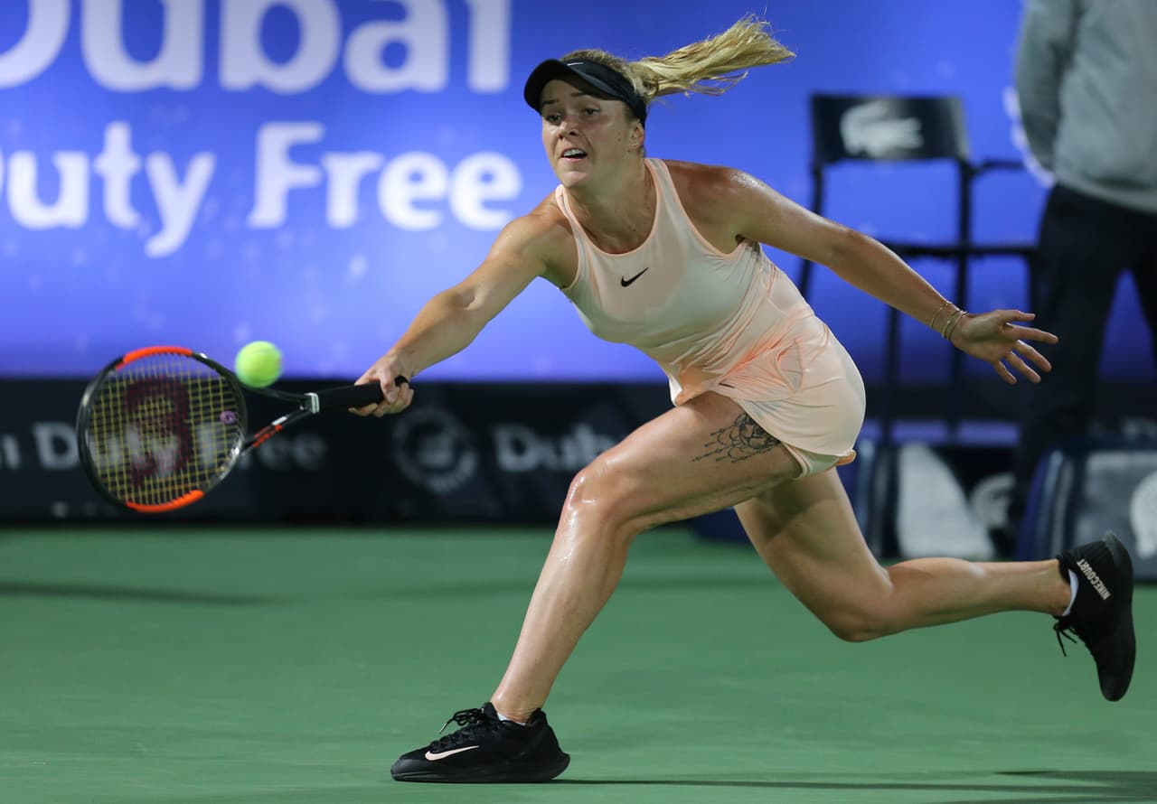 La ucraniana Elina Svitolina, primera favorita y cuarta del mundo, conquistó por segundo año consecutivo el torneo de Dubai tras imponerse en la final a la rusa Daria Kasatkina por 6-4 y 6-0.