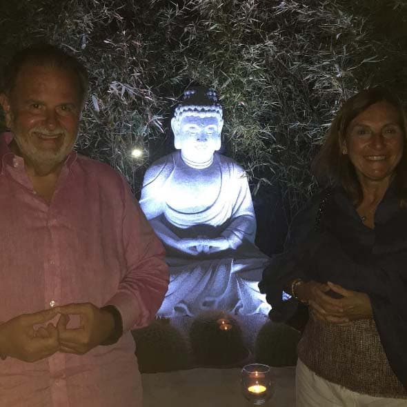 Una divertida foto con la misma pose que el Buddha.