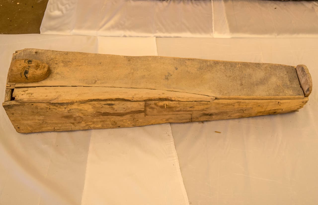 La autoridades egipcias indicaron que los sarcófagos fueron recolectados y escondidos por un sacerdote que quería evitar que los saquearan, reportó la AP.