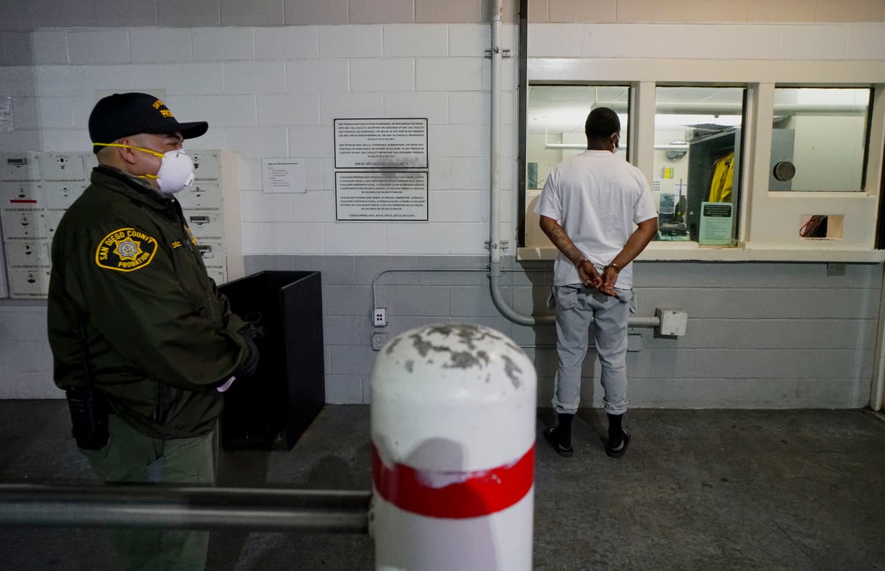 De los 54 confinados, siete dieron positivo a covid-19, según la comisionada residente en Washington.