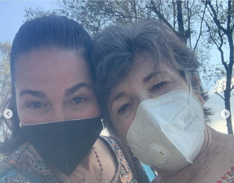 Ambas disfrutaron del aire fresco de Valle de Bravo, una de las localidades favoritas de los mexicanos famosos.
<br>