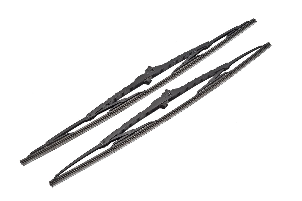 Cuando sea tiempo de remplazarlas, 
<b>tendrás que guiarte por la marca y el modelo, así como cualquier</b> otra indicación del fabricante. Puedes sustituir el brazo completo o la goma, dependerá de su estado. Considera que si el brazo presenta signos de corrosión tendrás que cambiarlo por completo.