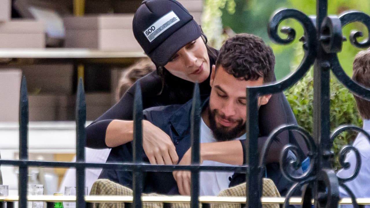 Así fue captada Esmeralda Pimentel con el actor español Jesús Mosquera.