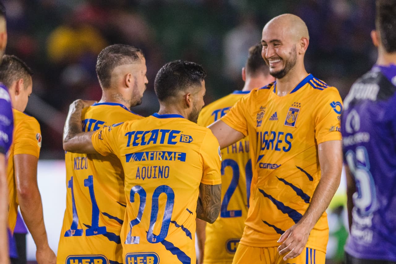 El ‘Diente’ López se perfiló para cobrar la pena máxima y no titubeó para mandar el balón al fondo y cobrar su doblete para el 0-3.