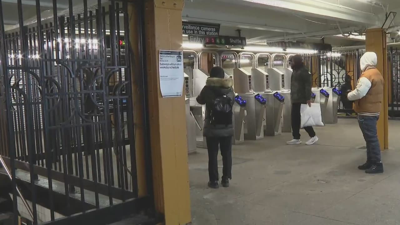 Hombre es asesinado de dos disparos al interior de vagón del subway en Brooklyn