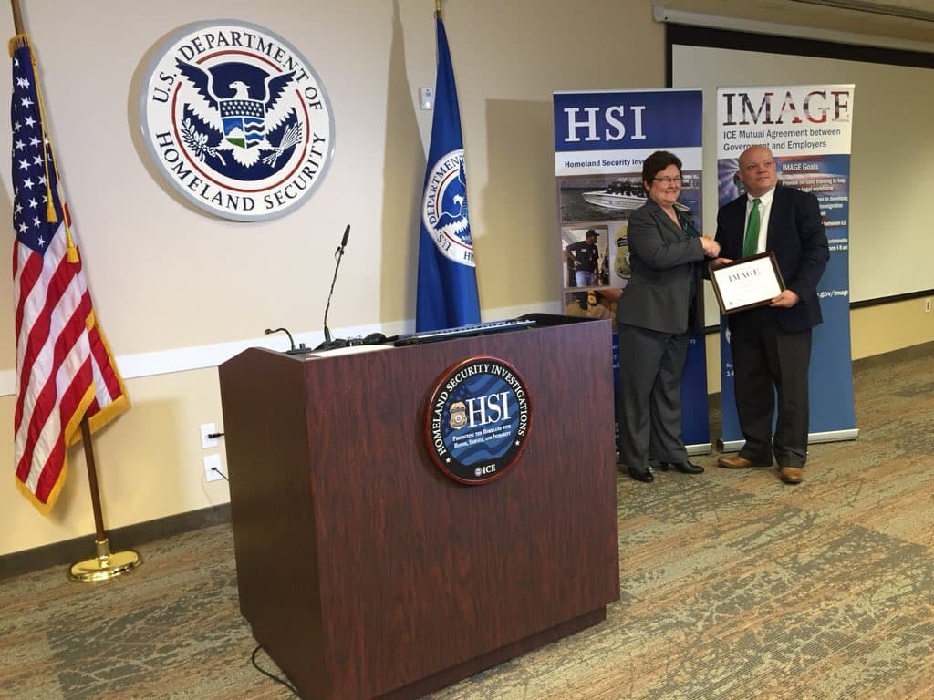Rockwall es el primer condado en Texas en sumarse a programa de ICE que incluye E-Verify y auditoría de empleados