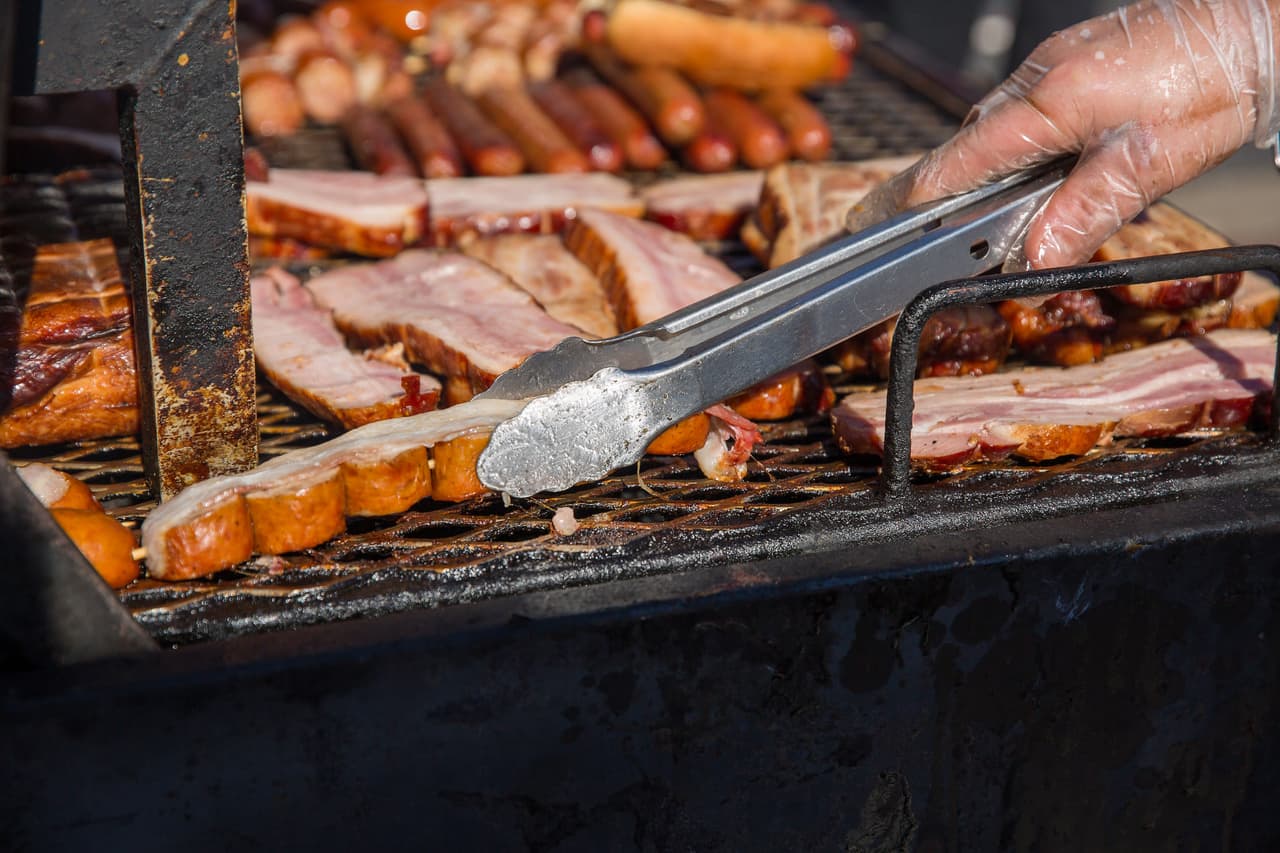 <b><a href="https://pabaconfest.com/" target="_blank">PA Bacon Fest in Easton (6 y 7 de noviembre)</a></b>: Si te encanta el tocino, no querrás perderte el décimo festival anual PA Bacon Fest en Easton. Durante dos días, 80,000 amantes del tocino llegan a esta hermosa ciudad de Lehigh Valley para celebrar este delicioso producto. Ven a disfrutar de música en vivo, un asado de cerdo, carreras de cerdos, más de 150 vendedores y, por supuesto, algo de comida deliciosa.