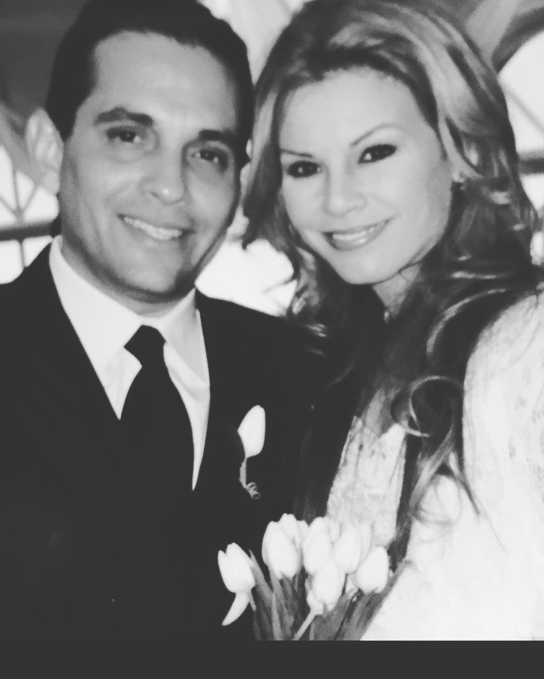 Denizard y Tañón se casaron el 30 de marzo de 2002 en la casa de ella, en Orlando. Desde entonces, se han convertido en la estampa de un amor sólido dentro del mundo del entretenimiento. Y en esta entrevista, ella reveló la claves de esta relación.