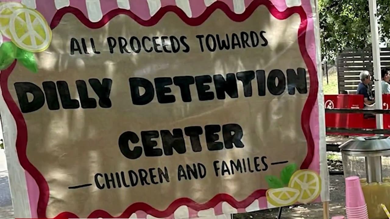 "Estoy preocupada, por eso estoy luchando": Niña recauda fondos para menores detenidos por ICE