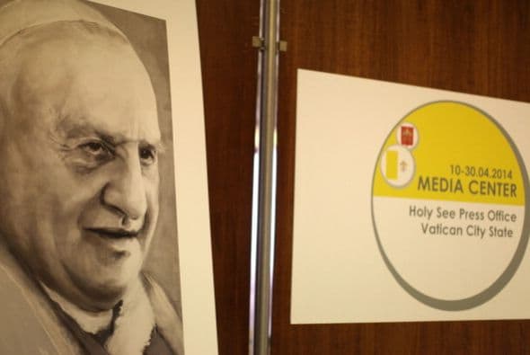 En tanto, La Voz de Galicia y Milenio detallan algunos de los números que rodearán la llegada a los altares de Juan Pablo II y Juan XXIII: