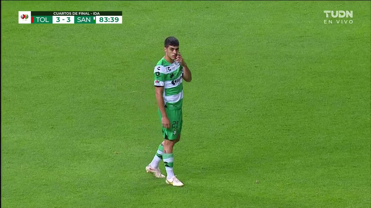 ¡Tarjeta Roja! Juan Brunetta recibe la segunda amarilla y se va del juego.