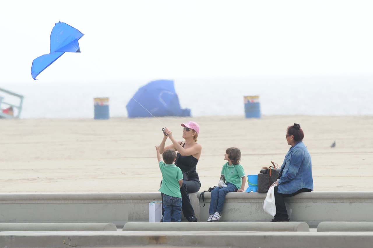 <b><a href="https://www.univision.com/entretenimiento/celebridades/aracely-arambula-tiene-mucho-que-decir-de-luis-miguel-pero-aclara-por-que-no-lo-hace-fotos" target="_blank">"Me encantaría que conviviera más con ellos"</a></b>, declaró en junio de 2017 a la revista 
<b><a href="https://peopleenespanol.com/television/aracely-arambula-y-su-controversial-relacion-con-luis-miguel-la-serie/" target="_blank">People en Español. </a></b>
<br>