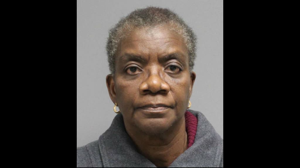 Acusan a directora de preescolar por amenazar a niños de 4 años con un cuchillo