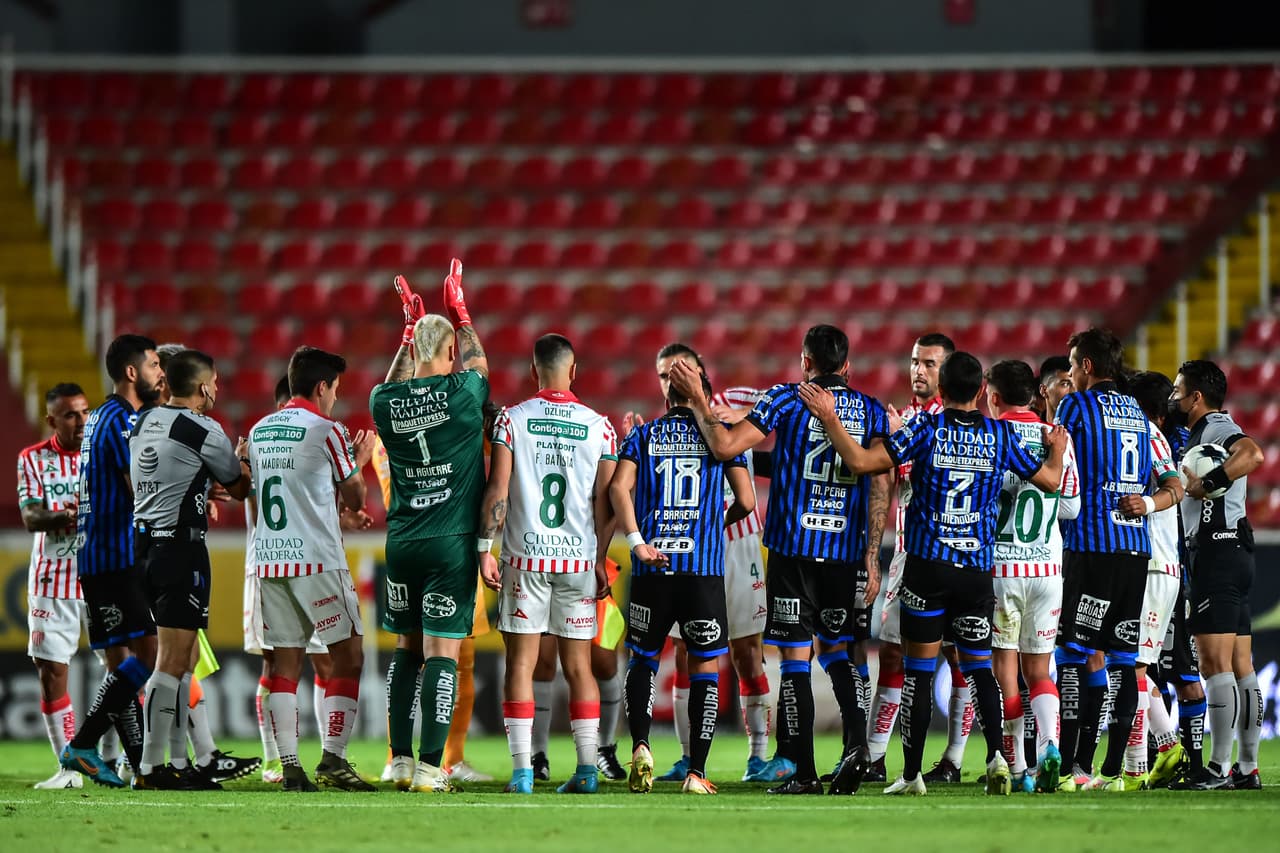 Con un solitario gol de Heriberto Jurado, Necaxa volvió a la senda de la victoria al vencer a Gallos Blancos en un partido con muchos tintes de llamados por la paz tras los acontecimientos violentos en Querétaro.