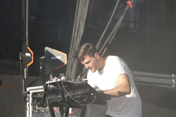 Mark Foster y los demás integrantes de la banda de indie rock Foster the People interpretaron sus mayores éxitos en el Austin City Limits este viernes.