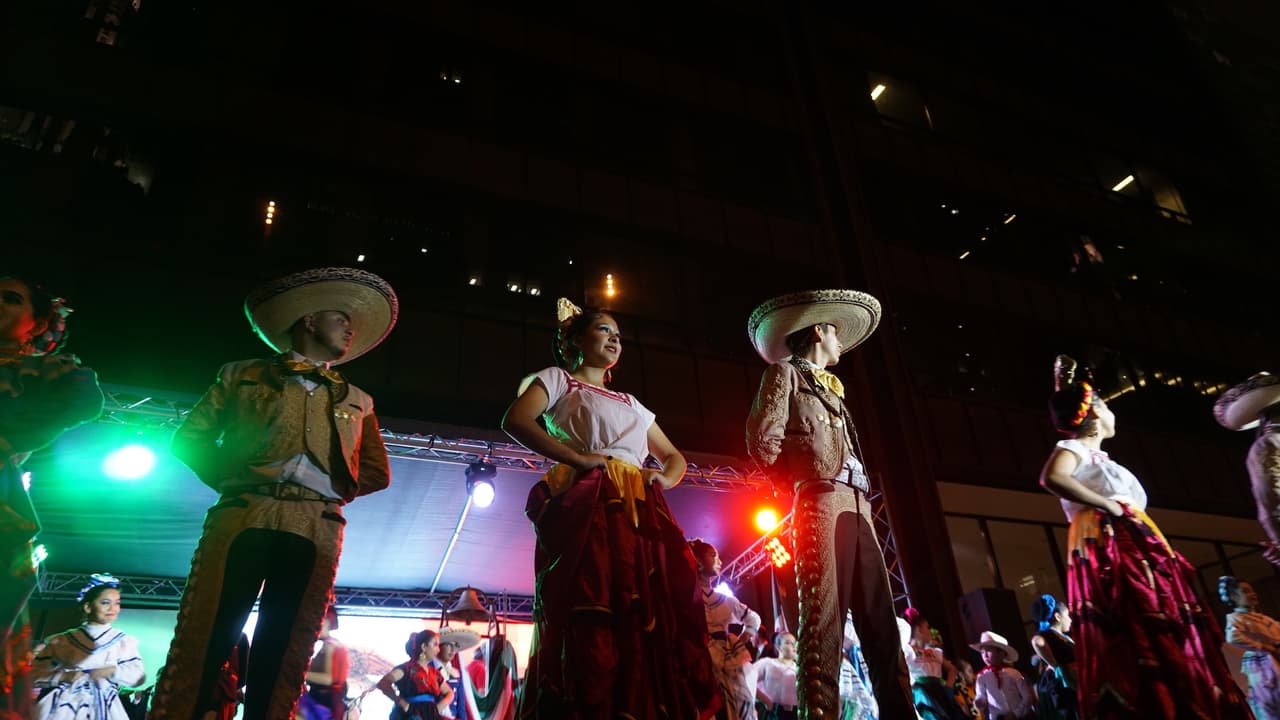 Hacia el final del evento, la danza seguía impresionando e inspirando a quienes atendieron al festejo.