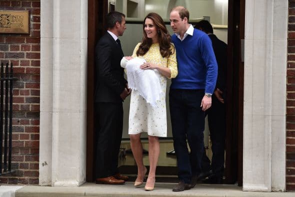 Y volvió a hacerlo en 2015, pero esta vez en delgados tacones, cuando abandonó el hospital tras dar a luz a su hija Charlotte.