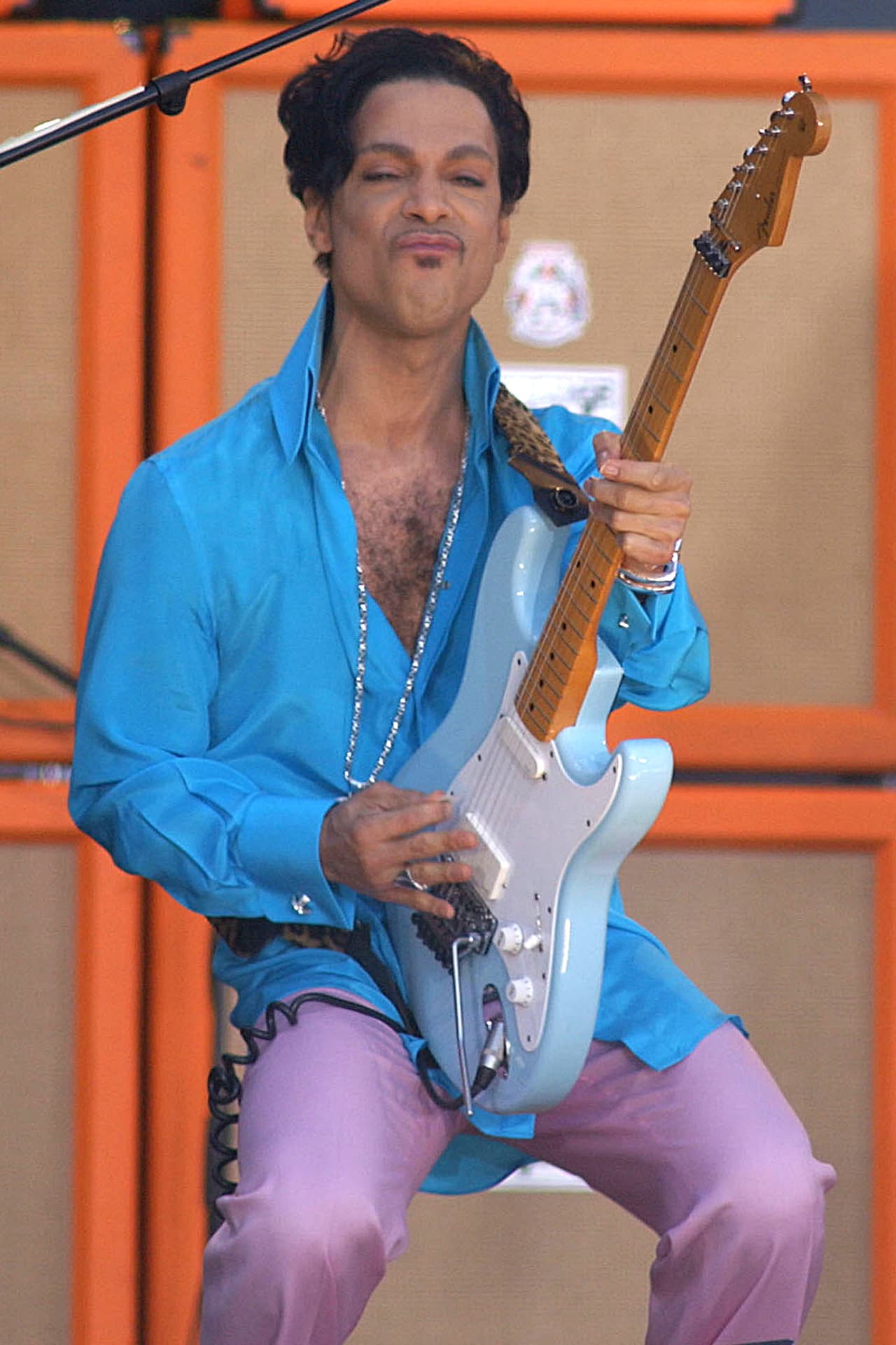 "Por ahora no podemos decir muchos adelantos acerca del caso, lo que podemos confirmar es que no sé trató de un suicidio, ya que no se encontró ningún tipo de traumatismo en el cuerpo del hombre", afirmó uno de los oficiales que está llevando el caso.