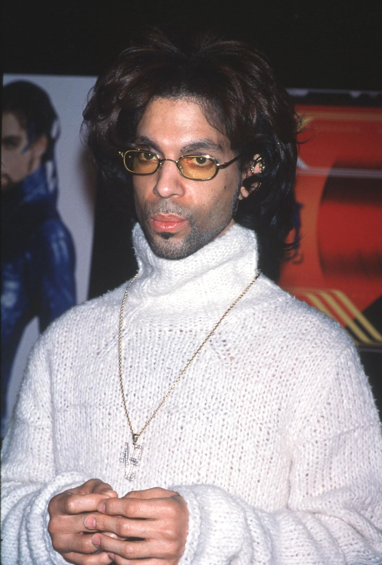 Un año después de su muerte, un juez de Minnesota determinó que seis 
<b><a href="http://www.univision.com/shows/el-gordo-y-la-flaca/juez-determino-quienes-heredaran-la-fortuna-de-prince-video">hermanos de la estrella de pop recibirían su vasta fortuna</a></b>, según información publicada por el periódico 
<a href="http://www.eluniversal.com.mx/">'El Universal'</a>.