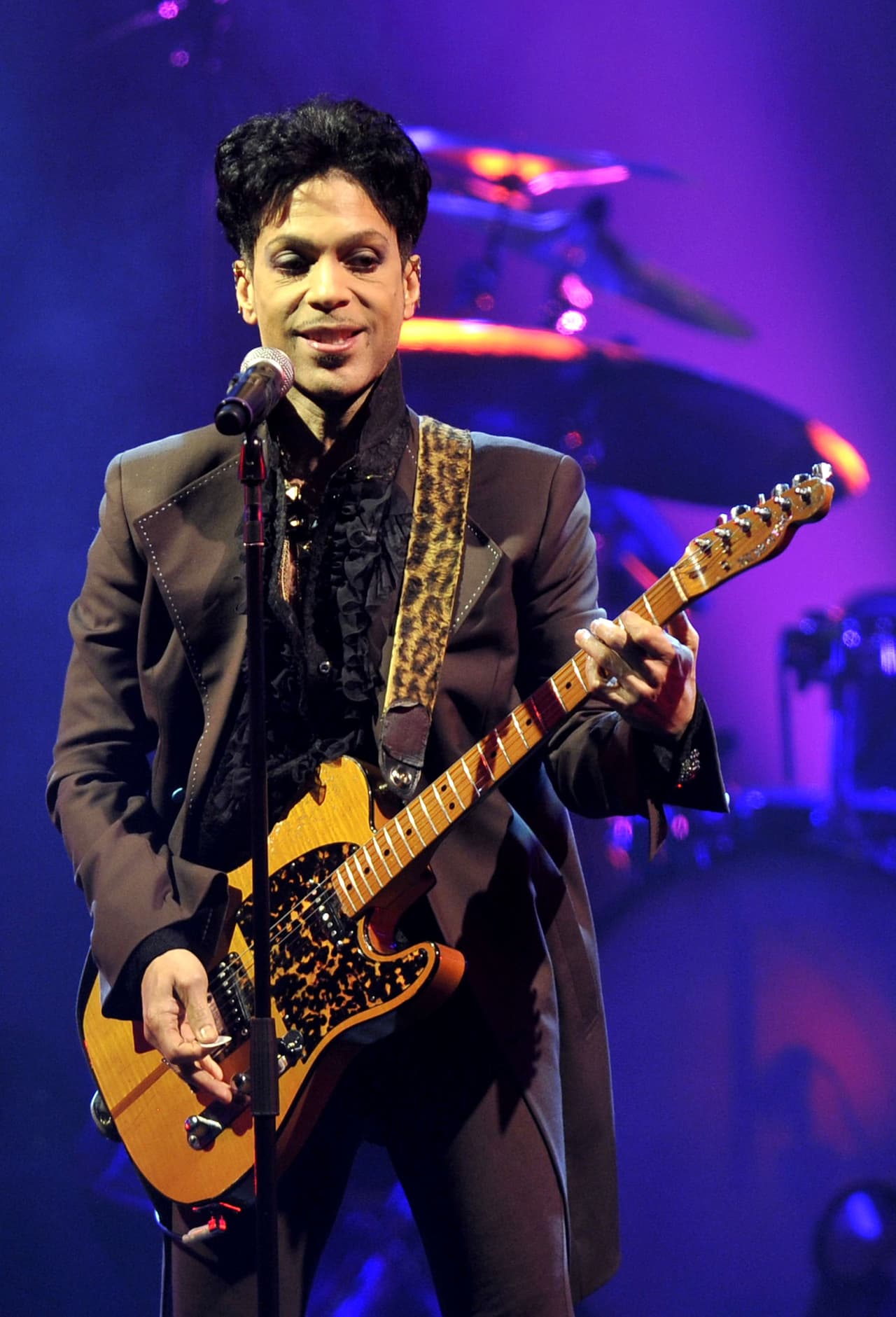 El legendario cantante 
<b><a href="https://www.univision.com/estilo-de-vida/trending/muere-prince-vivira-siempre-un-icono-del-funk-fotos">Prince falleció el 21 de abril de 2016</a></b>, dejando a sus fans totalmente desconsolados. Sin embargo, el cantante de 'Purple Rain' logró entradas por al menos 13 millones de dólares, según estima Forbes.