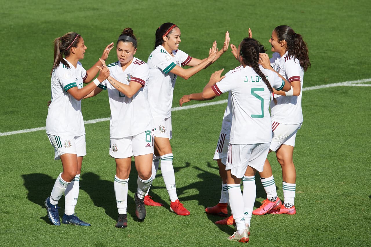 Con goles de Liliana Mercado, Stephany Mayor, Kiana Palacios, Jimena López y doblete de Renae Cuéllar, México gole y continúa con su paso perfecto rumbo a Tokio 2020.