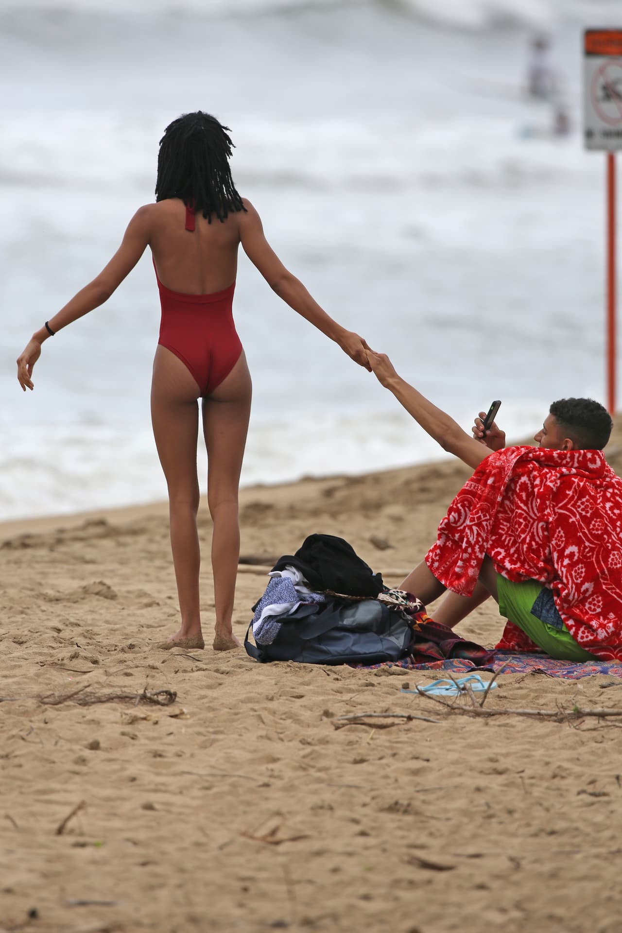 Y todo el tiempo tomaditos de la mano - aún cuando él ya estaba sentadote en la arena.