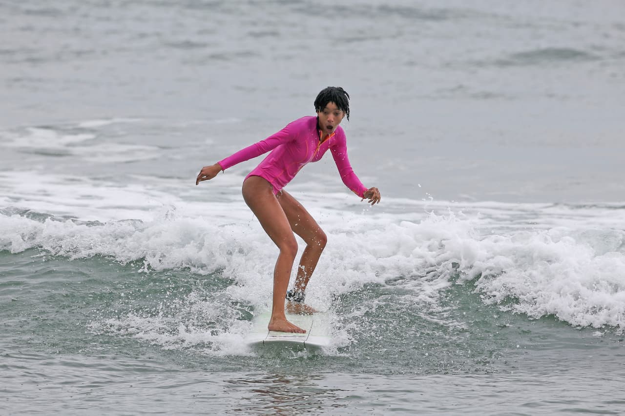 Decidió probar suerte con el surf.
