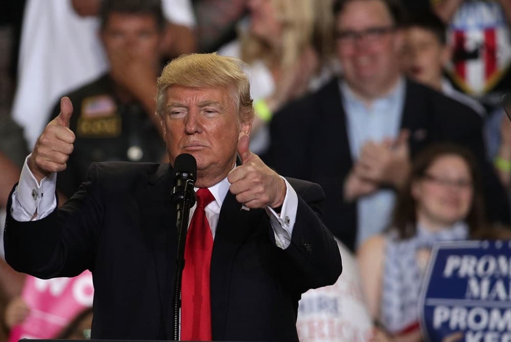 La Corte Suprema activa partes del veto migratorio de Trump y estudiará su legalidad