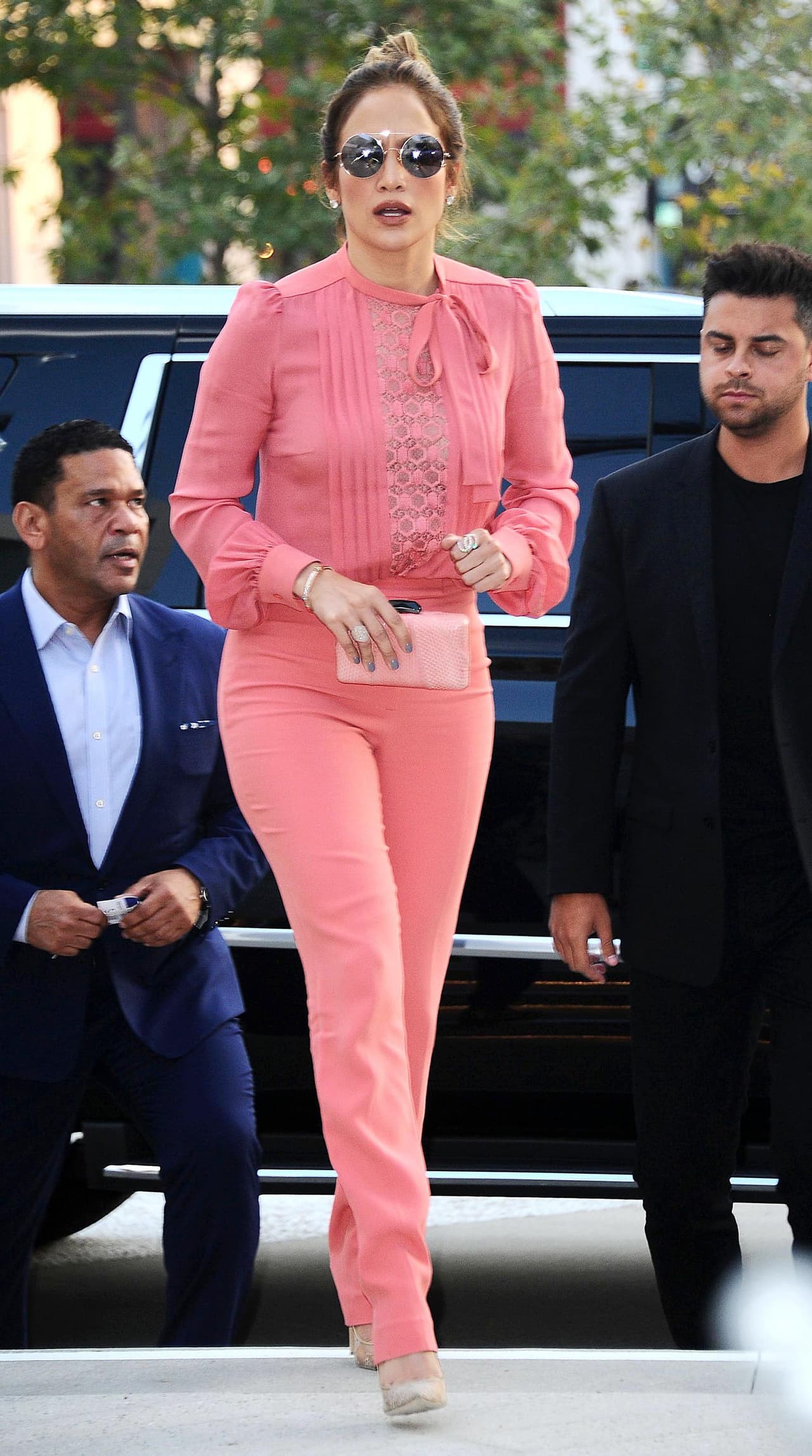 Jennifer Lopez, nominada a Premios Juventud, siempre demuestra que se puede ser súper chic, sin enseñar de más.