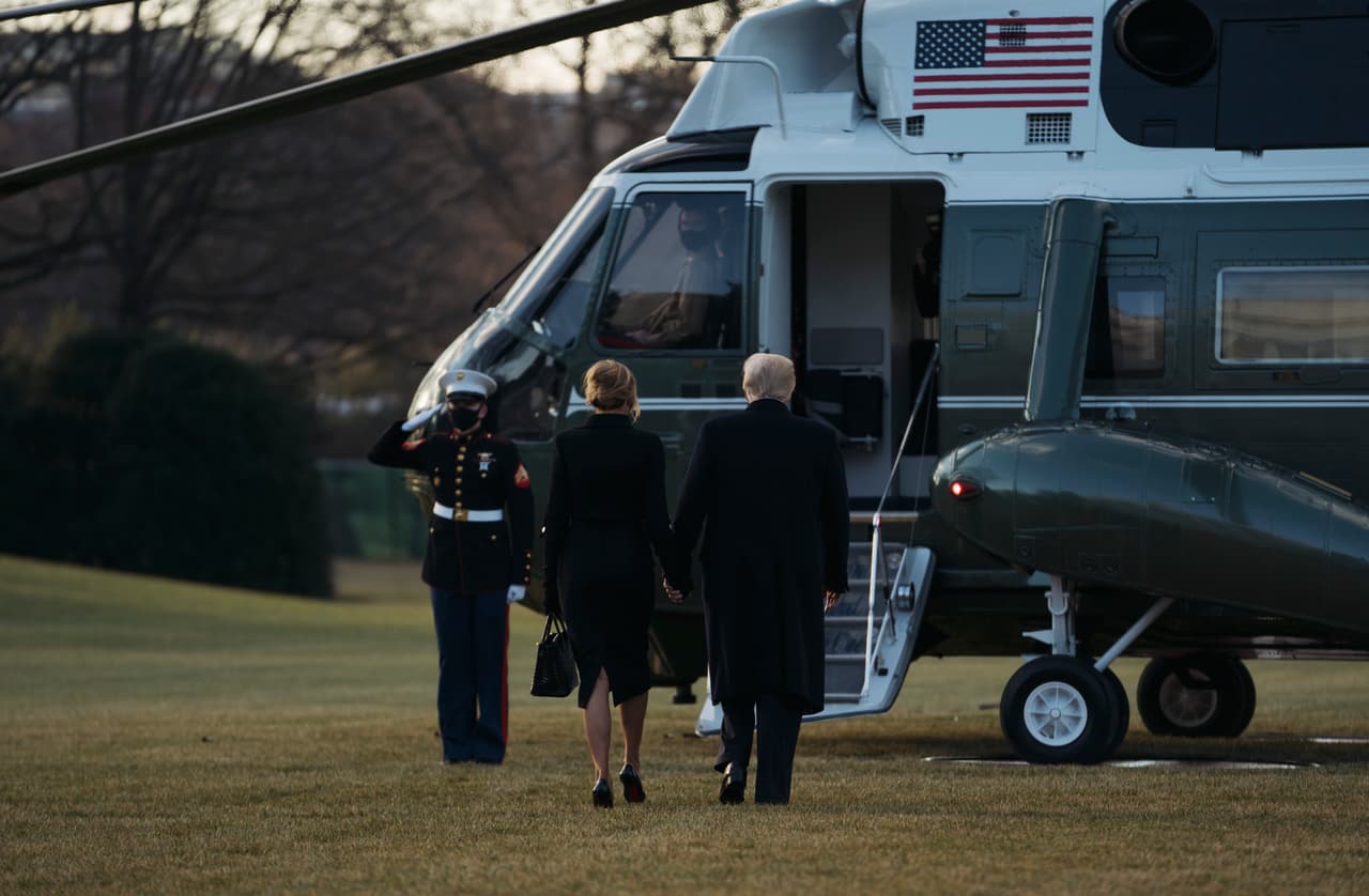 Trump y Melania dejaron la Casa Blanca poco más de tres horas antes de la toma de posesión de Joe Biden como el presidente 46 de Estados Unidos.