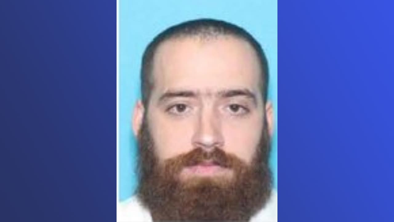 Dale Childress es buscado por la policía de Fort Worth por no completar su registro en el sistema de abusadores sexuales.