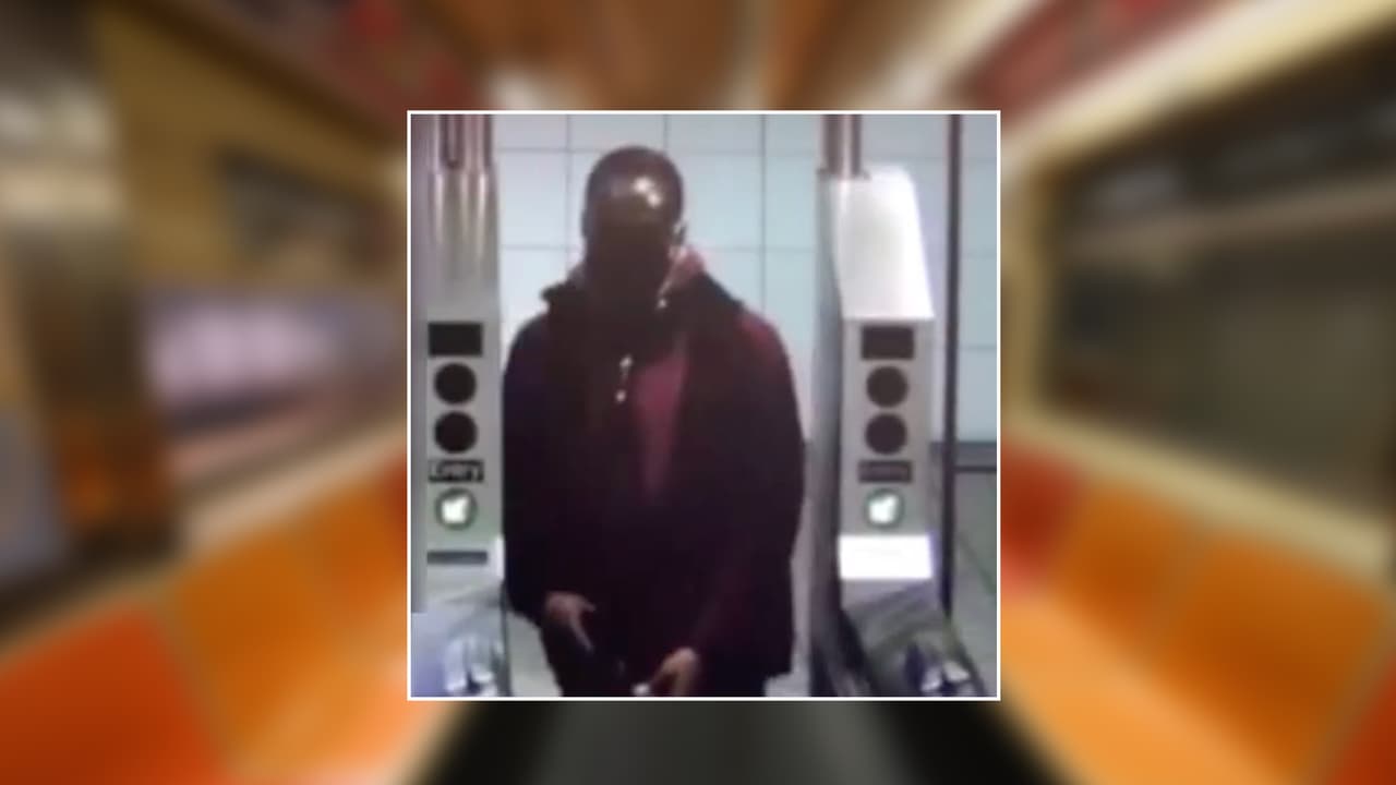 Buscan a sospechoso de lanzar insultos racistas y golpear a una mujer asiática en el subway