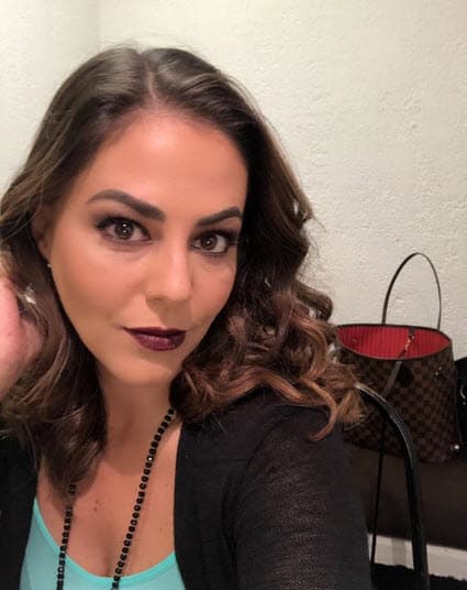 Además de su trabajo en teatro, Adriana busca oportunidades en la televisión: "Poco a poco he hecho cosas interesantes, entre ellas el teatro, que me gusta tanto. Y en televisión voy paso a paso, buscando la oportunidad de integrar un proyecto más grande cada vez".
<br>